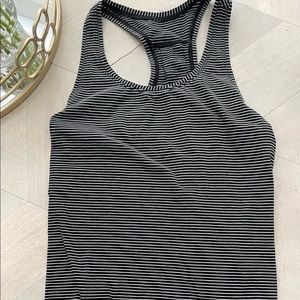 Women’s Lulu racer back tank top size 6